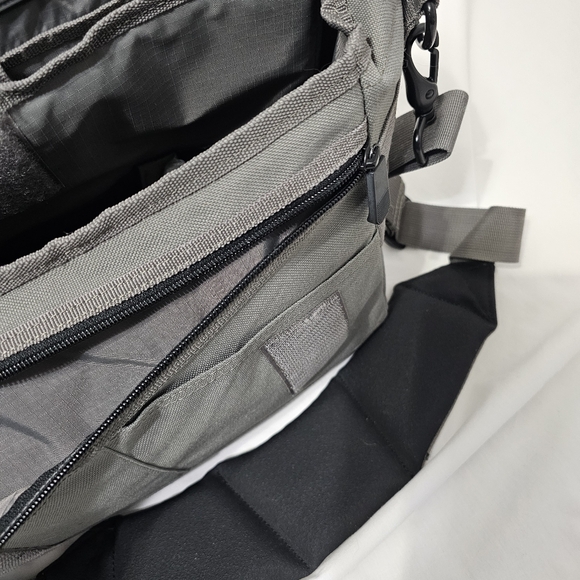 Tenba Camera Messenger Bag Gray Padded DSLR Gear Travel Bag Adjustable Strap - Picture 6 of 8